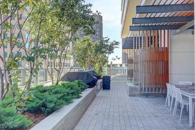 2402 - 100 Harbour St, Condo with 2 bedrooms, 2 bathrooms and 0 parking in Toronto ON | Image 17