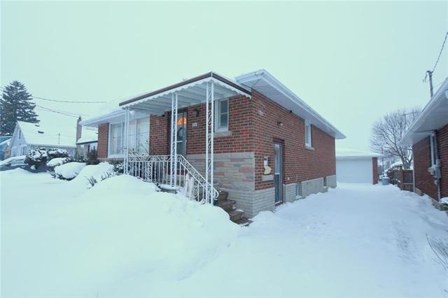 112 Townline Road W, House detached with 3 bedrooms, 1 bathrooms and 4 parking in St. Catharines ON | Image 2