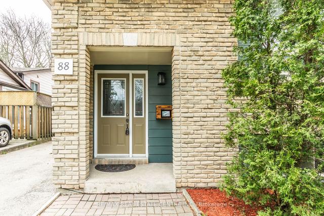 88 Wendover Dr, House semidetached with 2 bedrooms, 2 bathrooms and 3 parking in Hamilton ON | Image 31