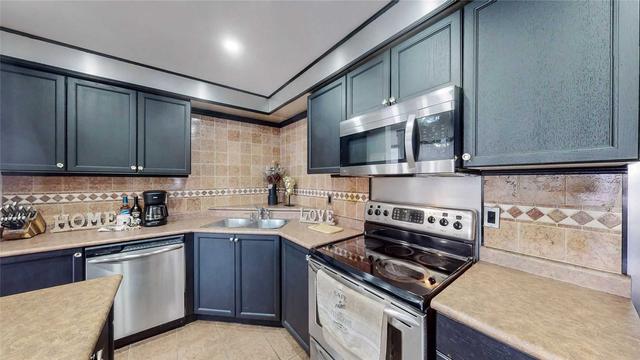 2 Mccartney Ave, House detached with 2 bedrooms, 3 bathrooms and 6 parking in Whitby ON | Image 2