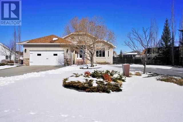105 Park Meadows Place, House detached with 3 bedrooms, 2 bathrooms and 6 parking in Olds AB | Image 1