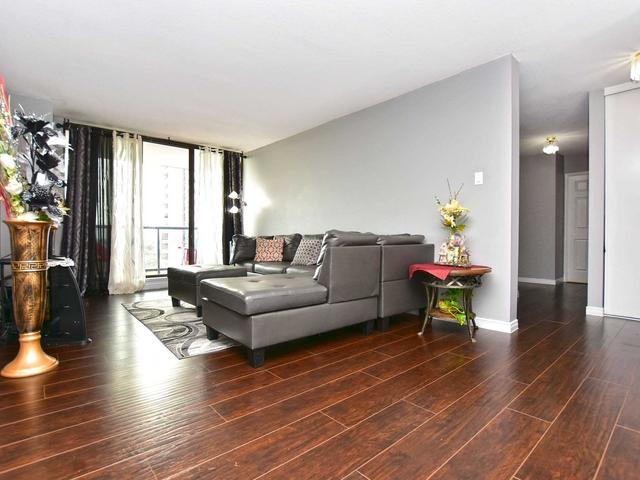 807 - 21 Knightsbridge Rd, Condo with 3 bedrooms, 1 bathrooms and 1 parking in Brampton ON | Image 1