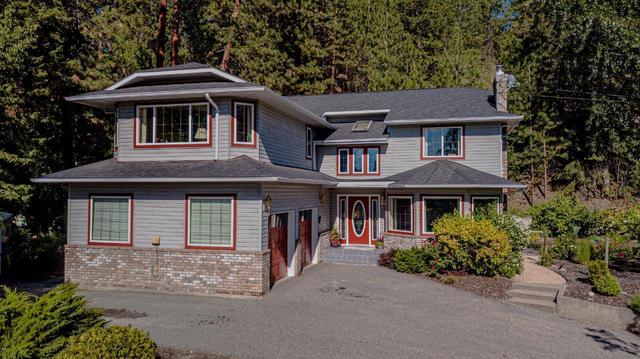 3257 Juniper Drive, House detached with 3 bedrooms, 3 bathrooms and 2 parking in Okanagan Similkameen E BC | Image 2