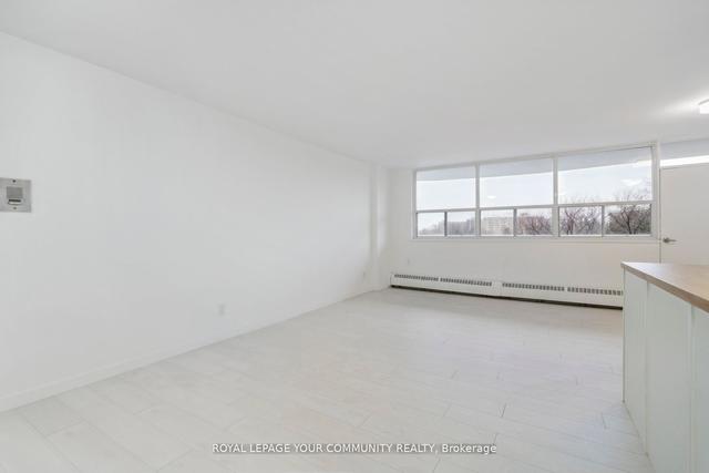 701 - 80 Grandravine Dr, Condo with 3 bedrooms, 1 bathrooms and 1 parking in Toronto ON | Image 3