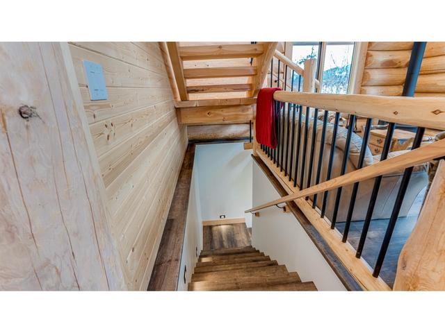 682 Lower Inonoaklin Rd, House detached with 3 bedrooms, 3 bathrooms and 10 parking in Central Kootenay K BC | Image 34