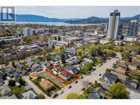 779 Lawson Avenue, House detached with 3 bedrooms, 1 bathrooms and null parking in Kelowna BC | Card Image