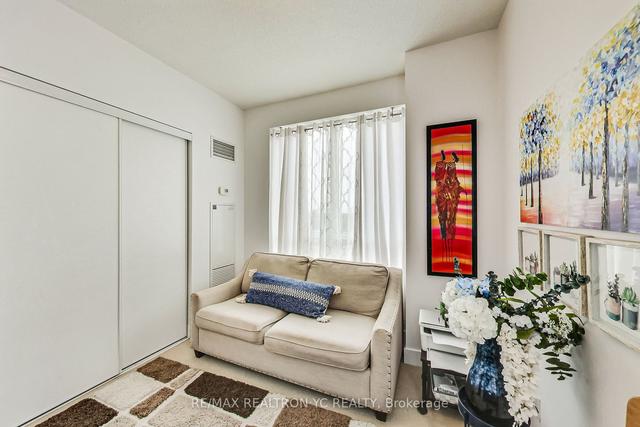 604 - 28 Linden St, Condo with 2 bedrooms, 2 bathrooms and 1 parking in Toronto ON | Image 4
