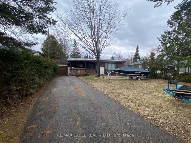 92 Albert St, House detached with 3 bedrooms, 1 bathrooms and 5 parking in Kawartha Lakes ON | Image 1