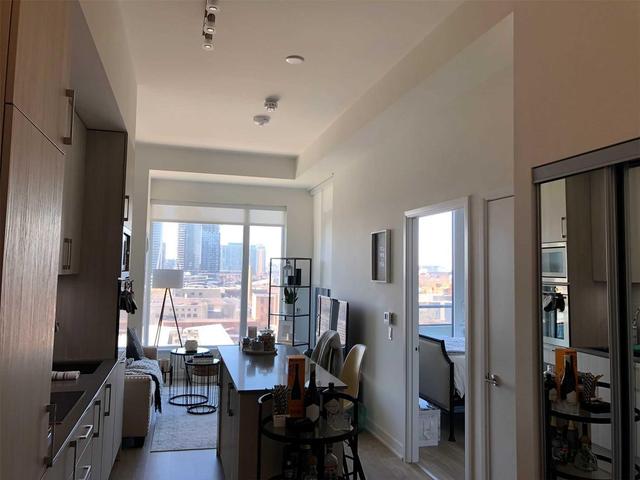 814W - 27 Bathurst St, Condo with 1 bedrooms, 1 bathrooms and null parking in Toronto ON | Image 4
