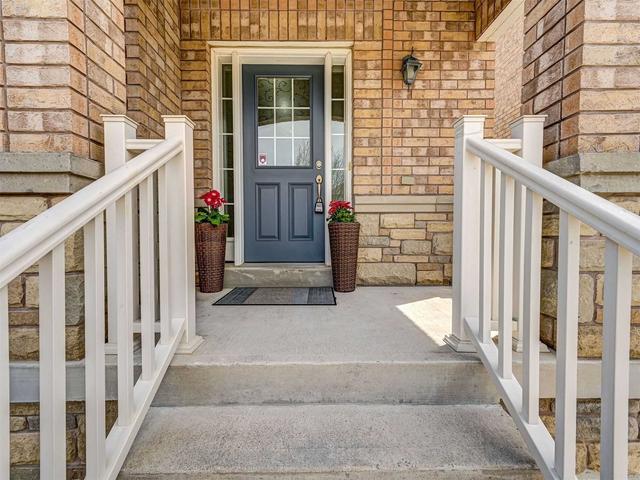 35 Napoleon Cres, House detached with 3 bedrooms, 4 bathrooms and 4 parking in Brampton ON | Image 12