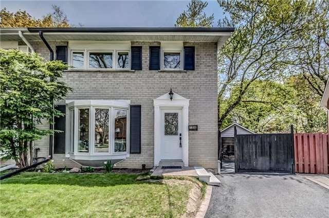 104 Marbury Cres, House semidetached with 3 bedrooms, 2 bathrooms and 3 parking in Toronto ON | Image 1