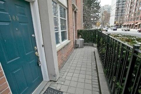 100 - 415 Jarvis St, Townhouse with 2 bedrooms, 1 bathrooms and null parking in Toronto ON | Image 3