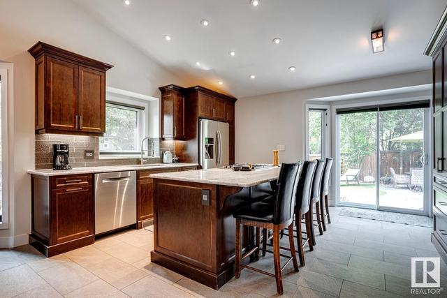 216 Heagle Cr Nw, House detached with 3 bedrooms, 3 bathrooms and null parking in Edmonton AB | Image 3