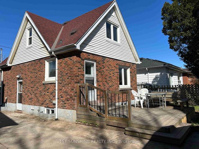 95 Glenmount Ave, House detached with 6 bedrooms, 2 bathrooms and 3.5 parking in Hamilton ON | Image 11