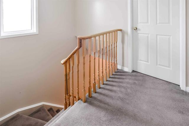 192 Cresthaven Rd, Townhouse with 3 bedrooms, 2 bathrooms and 2 parking in Brampton ON | Image 9