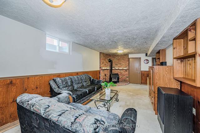 36 Upton Cres, House detached with 4 bedrooms, 1 bathrooms and 4 parking in Guelph ON | Image 17
