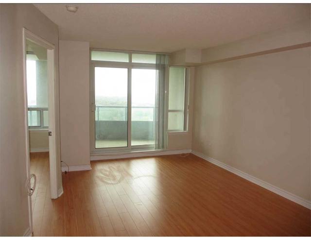 2009 - 17 Barberry Pl, Condo with 1 bedrooms, 2 bathrooms and 1 parking in Toronto ON | Image 9