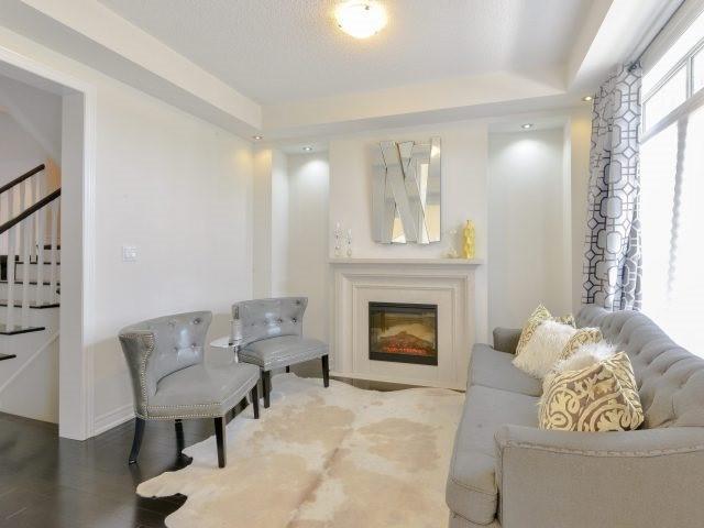 146 Moody Dr, House attached with 3 bedrooms, 3 bathrooms and 1 parking in Vaughan ON | Image 3