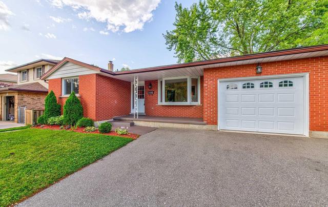 80 Lower Canada Cres, House detached with 3 bedrooms, 2 bathrooms and 4 parking in Kitchener ON | Image 2