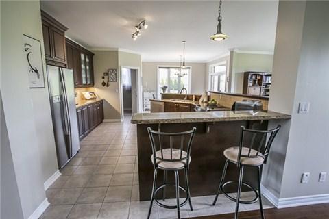 18 Upper Canada Dr, House detached with 3 bedrooms, 3 bathrooms and 6 parking in Erin ON | Image 9