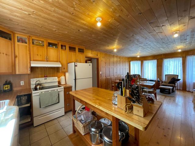 3865 Malina Road, House detached with 4 bedrooms, 3 bathrooms and null parking in Central Kootenay E BC | Image 42