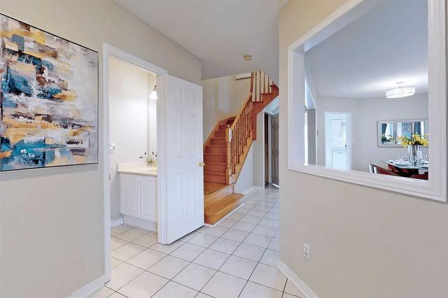 19 Bridlepath St, House semidetached with 3 bedrooms, 4 bathrooms and 4 parking in Richmond Hill ON | Image 10