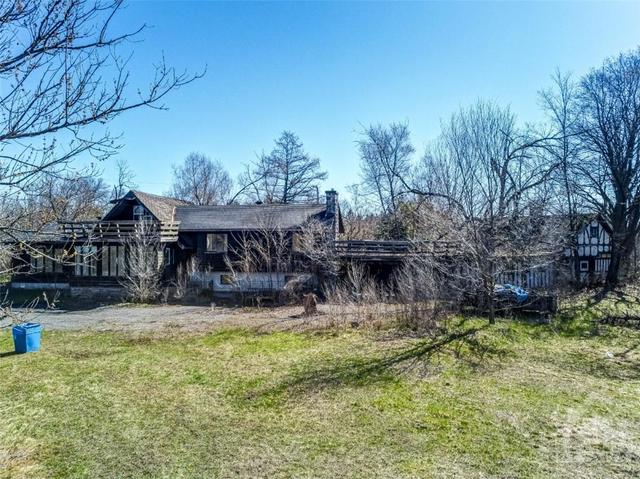 6 Constance Lake Road, House detached with 3 bedrooms, 2 bathrooms and 10 parking in Ottawa ON | Image 5