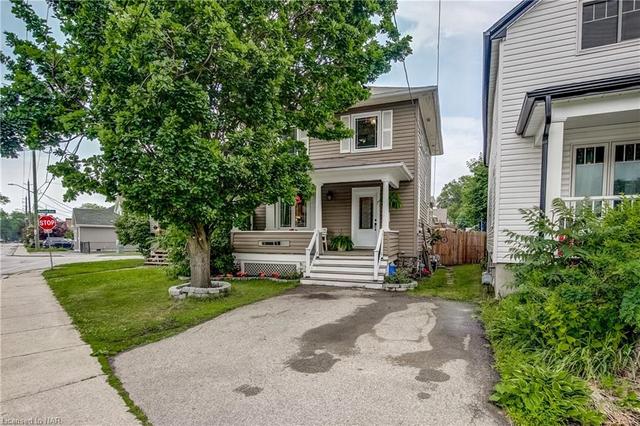 128 York Street, House detached with 3 bedrooms, 1 bathrooms and 2 parking in St. Catharines ON | Image 2