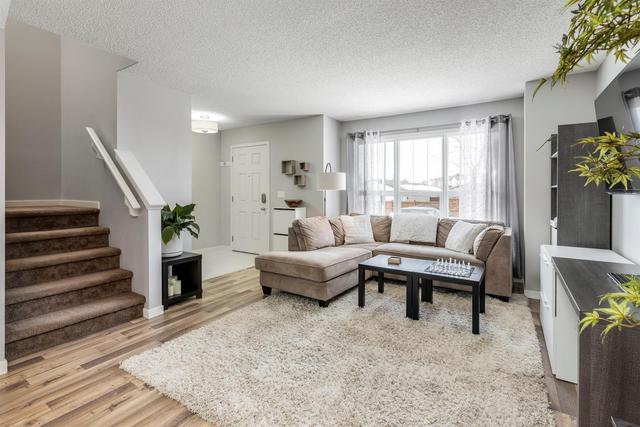 34 Autumn Green Se, Home with 3 bedrooms, 2 bathrooms and 2 parking in Calgary AB | Image 7