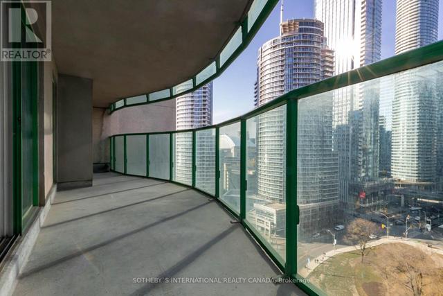 1801 - 77 Harbour Sq, Condo with 1 bedrooms, 1 bathrooms and 1 parking in Toronto ON | Image 16