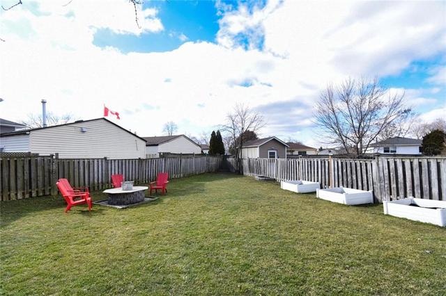 125 Folkestone Avenue, House semidetached with 3 bedrooms, 2 bathrooms and 3 parking in Hamilton ON | Image 34