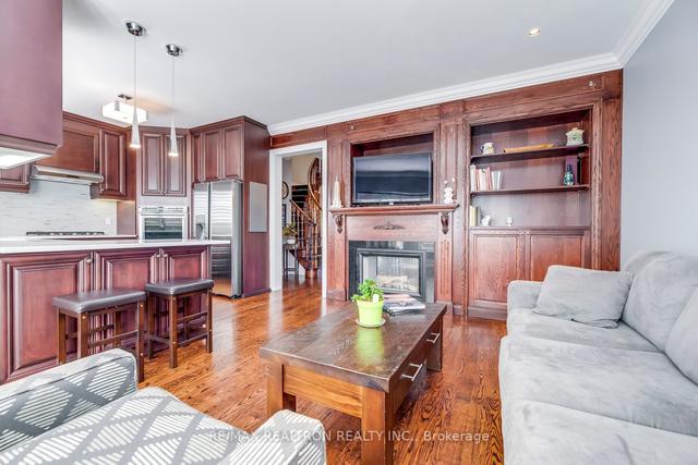 35 - 193 La Rose Ave, Townhouse with 2 bedrooms, 4 bathrooms and 2 parking in Toronto ON | Image 2