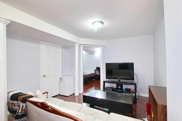 11 Kimberley Cres, Townhouse with 3 bedrooms, 2 bathrooms and 2 parking in Brampton ON | Image 14