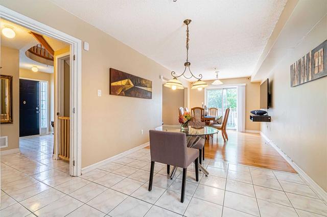 10 Colleyville St, House detached with 4 bedrooms, 4 bathrooms and 6 parking in Brampton ON | Image 2