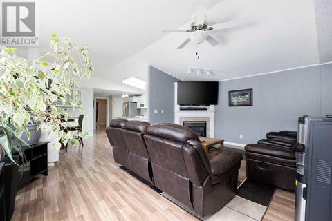 157 Mckinlay Crescent, Fort Mcmurray, AB, T9K2M6 | Card Image
