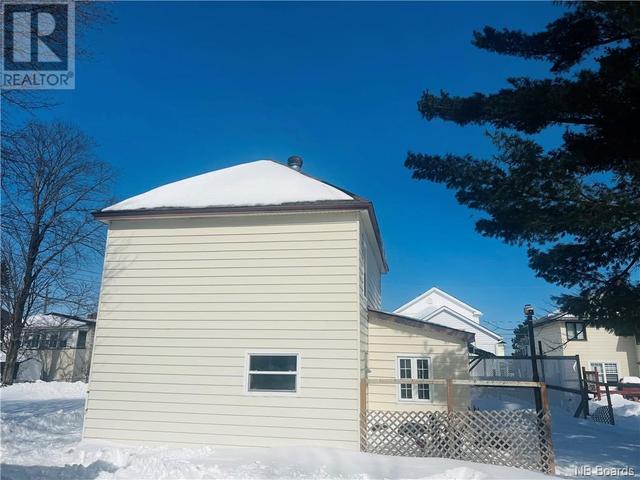 320 St. Andrew Street, House detached with 4 bedrooms, 1 bathrooms and null parking in Bathurst NB | Image 4