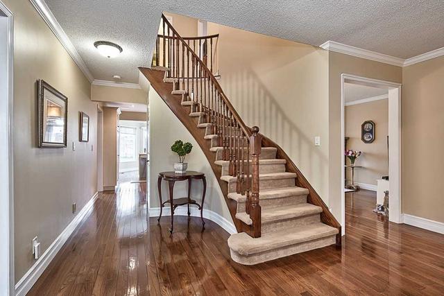 16 Neville Cres, House detached with 4 bedrooms, 3 bathrooms and 4 parking in Brampton ON | Image 31