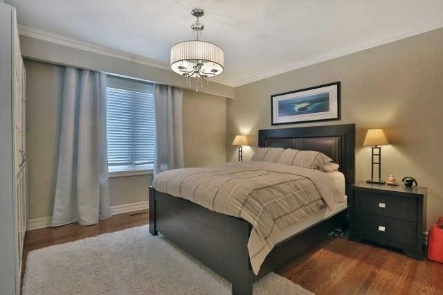 328 Burton Rd, House detached with 2 bedrooms, 2 bathrooms and 5 parking in Oakville ON | Image 2