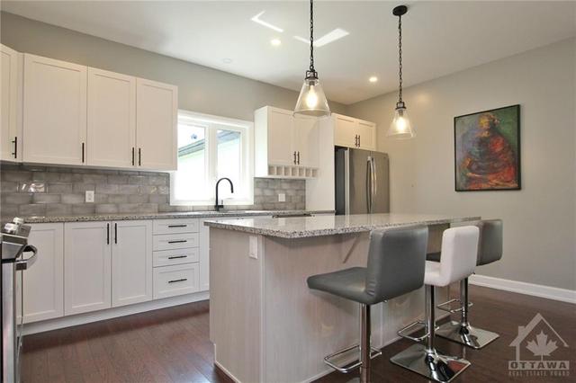 296 Stonewalk Way, House detached with 4 bedrooms, 3 bathrooms and 8 parking in Ottawa ON | Image 6