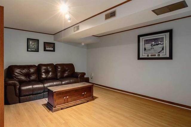 73 Moncrieff Dr, House detached with 3 bedrooms, 1 bathrooms and 3 parking in Toronto ON | Image 14