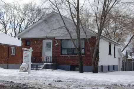 994 Victoria Park Ave, House detached with 2 bedrooms, 2 bathrooms and 4 parking in Toronto ON | Image 1