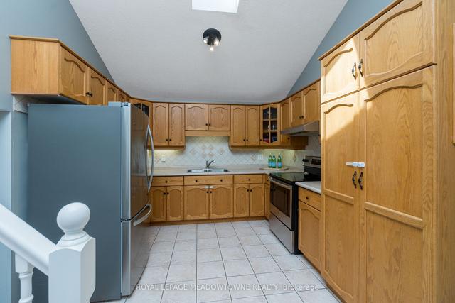 846 Paisley Rd, House detached with 4 bedrooms, 2 bathrooms and 3 parking in Guelph ON | Image 2
