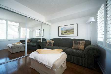 909 - 39 Parliament St, Condo with 3 bedrooms, 2 bathrooms and 1 parking in Toronto ON | Image 5