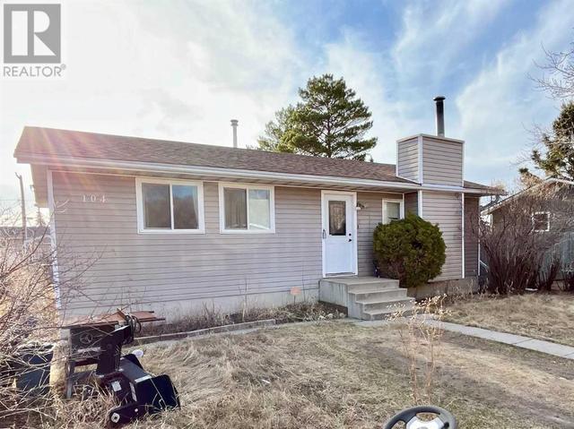 104 4 Street E, House detached with 4 bedrooms, 2 bathrooms and 2 parking in Lashburn SK | Image 1