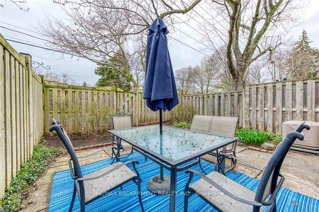 629 Francis Rd, Townhouse with 3 bedrooms, 2 bathrooms and 1 parking in Burlington ON | Image 33