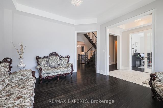 33 Endless Circ, House detached with 5 bedrooms, 5 bathrooms and 9 parking in Vaughan ON | Image 4