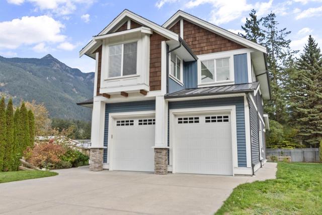 65477 Kawkawa Lake Road, House detached with 3 bedrooms, 3 bathrooms and null parking in Hope BC | Image 1