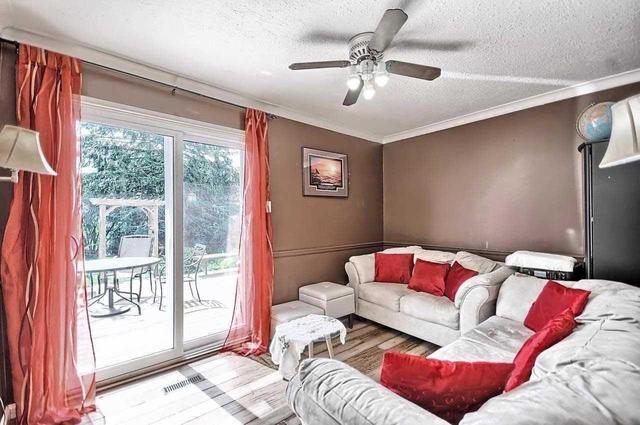 414 Wickham Crt, House detached with 3 bedrooms, 2 bathrooms and 3 parking in Oshawa ON | Image 9
