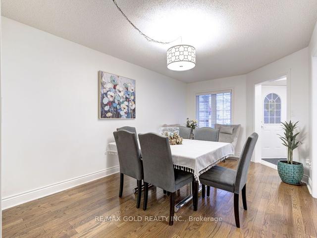 52 Sunley Cres, House detached with 3 bedrooms, 4 bathrooms and 3.5 parking in Brampton ON | Image 2