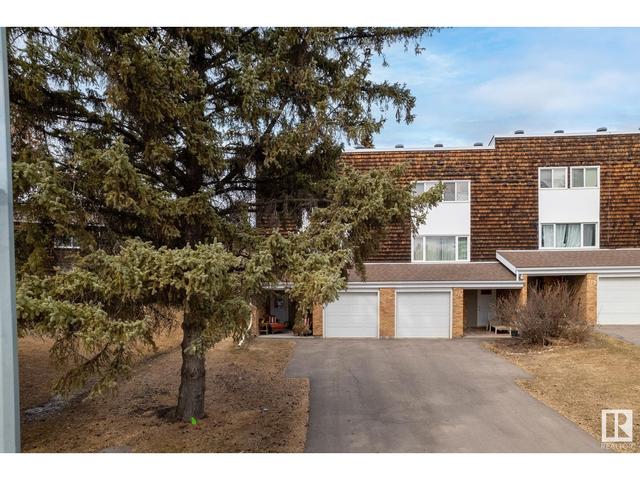 114 Great Oaks, House attached with 3 bedrooms, 1 bathrooms and null parking in Edmonton AB | Image 2